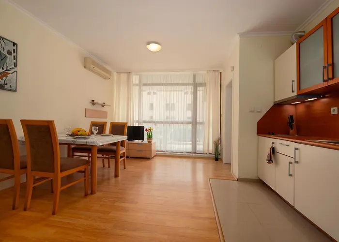 サン シティ I アパートホテル